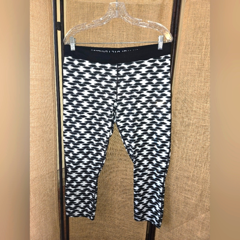 NWOT Women's Nike Dri-Fit Black and White Patterned Leggings Size XL